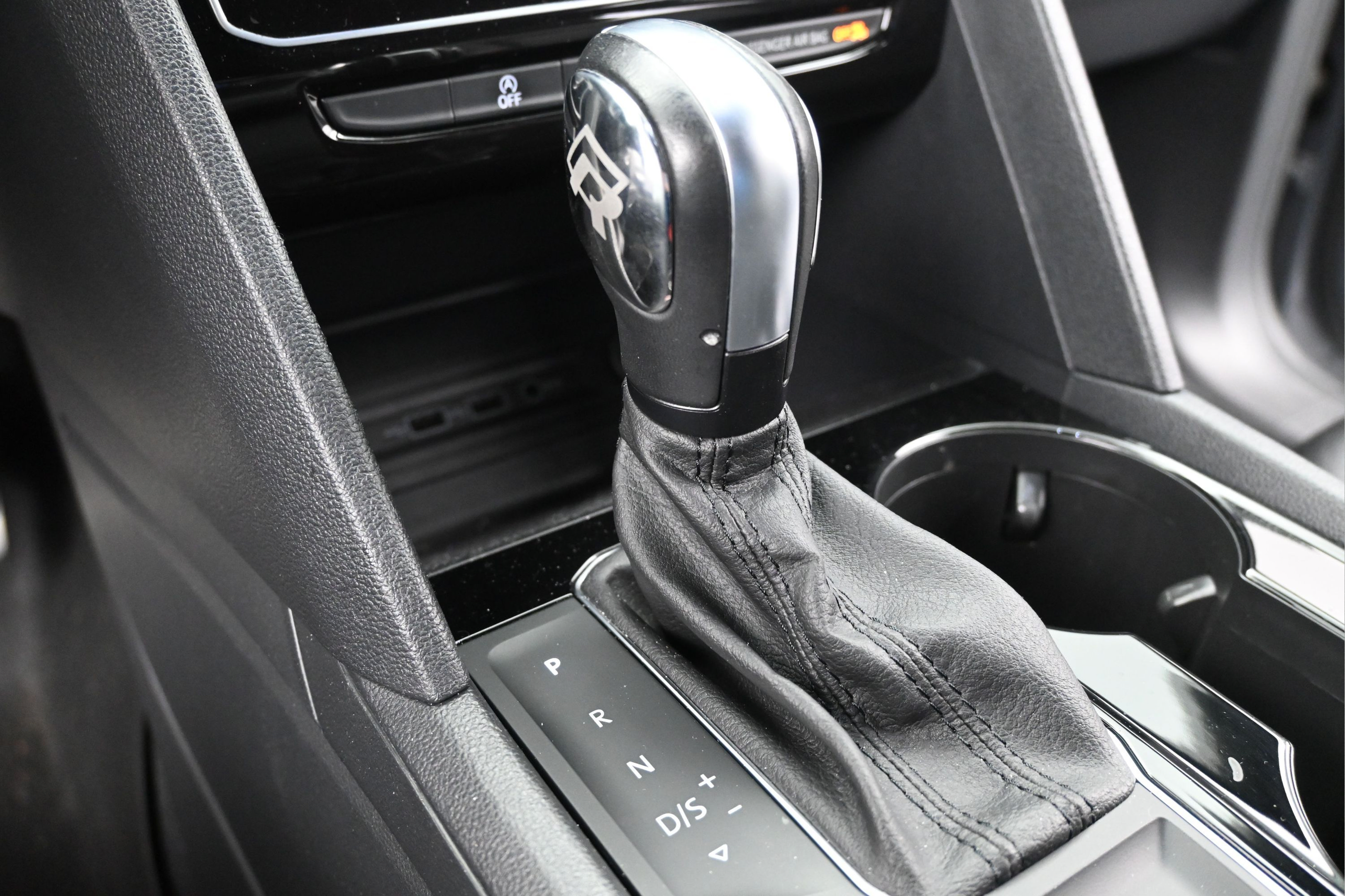 Used 2020 Volkswagen Atlas Cross Sport SEL R-Line FWD image 18