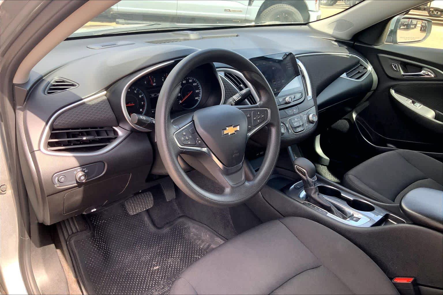Used 2025 Chevrolet Malibu LS FWD image 18