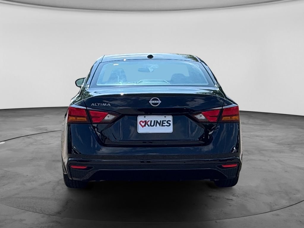 Used 2025 Nissan Altima 2.5 SV FWD image 8