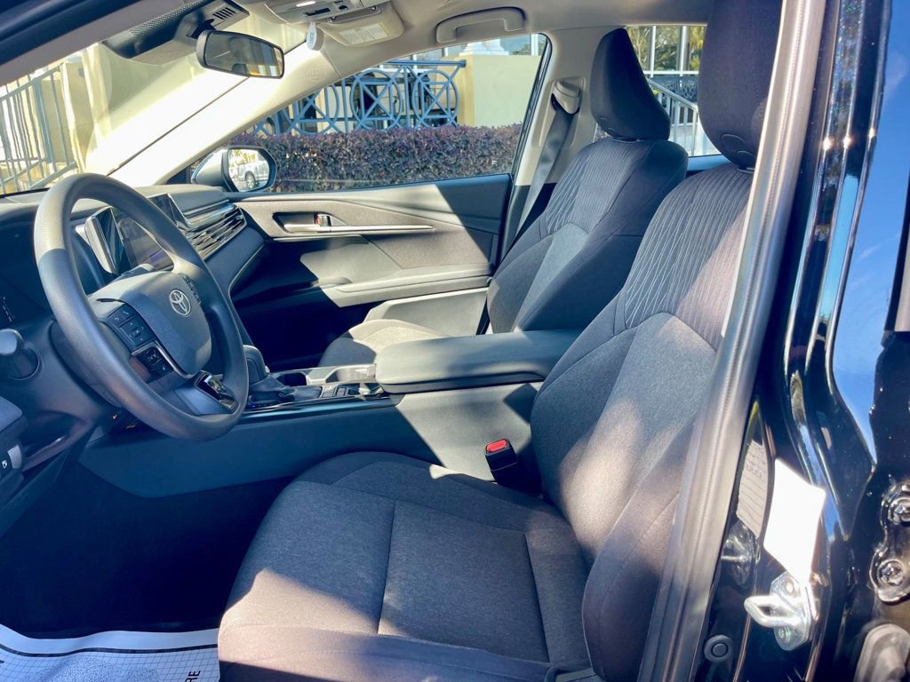 Used 2025 Toyota Camry LE image 10