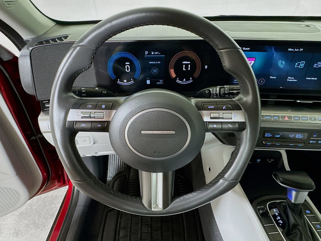 Used 2025 Hyundai Kona SEL FWD image 9