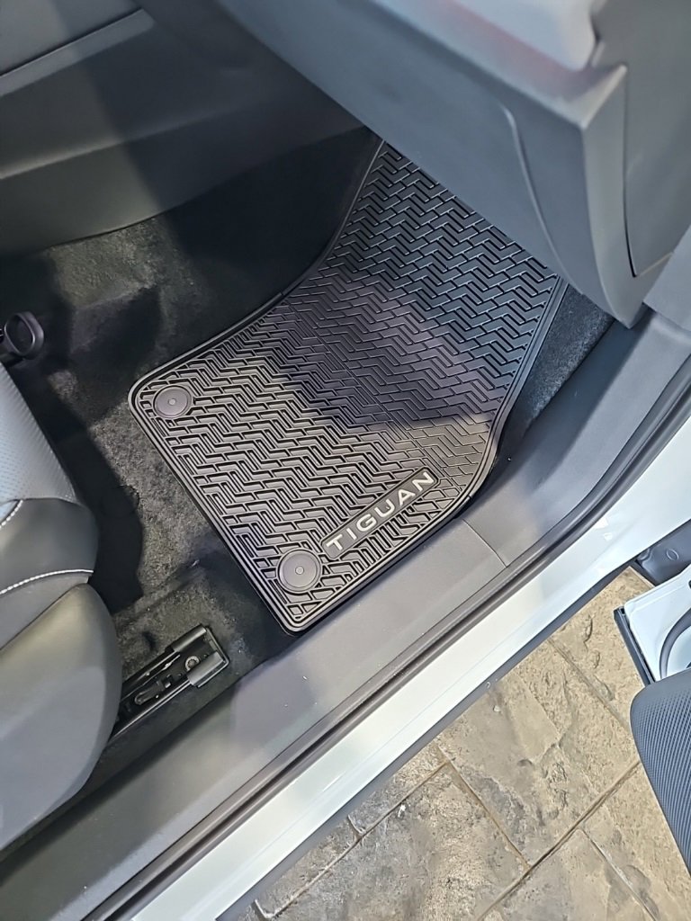 New 2026 Volkswagen Tiguan SE R-Line image 14