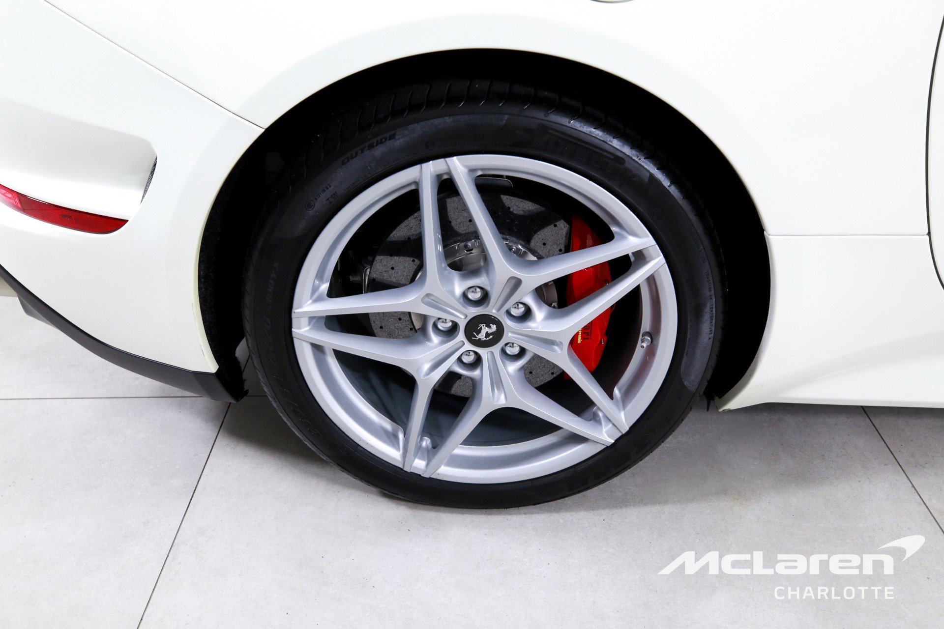 Used 2017 Ferrari California T image 27