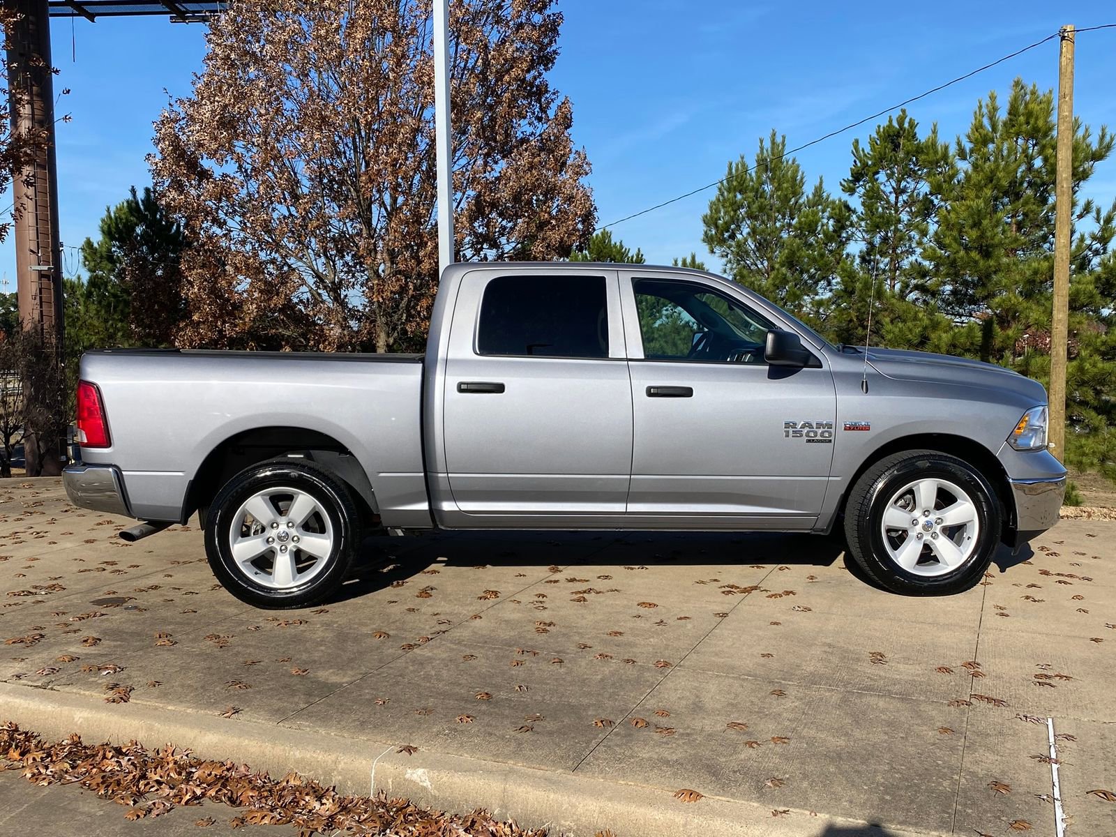 Used 2023 RAM 1500 Classic SLT image 7