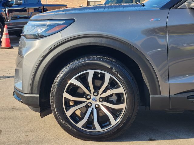 Used 2025 Ford Explorer ST-Line AWD/4WD image 8