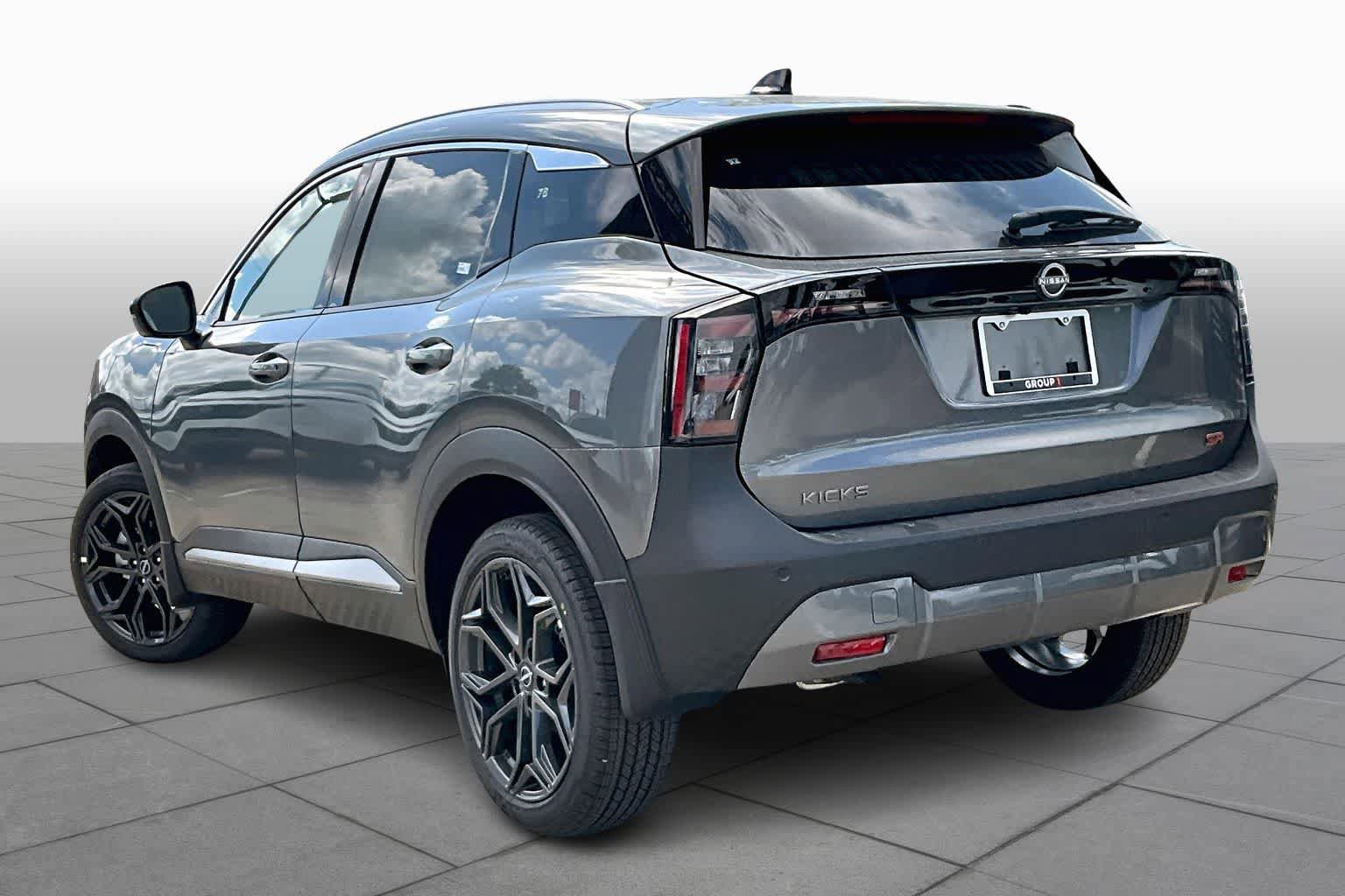 New 2026 Nissan Kicks SR FWD image 7