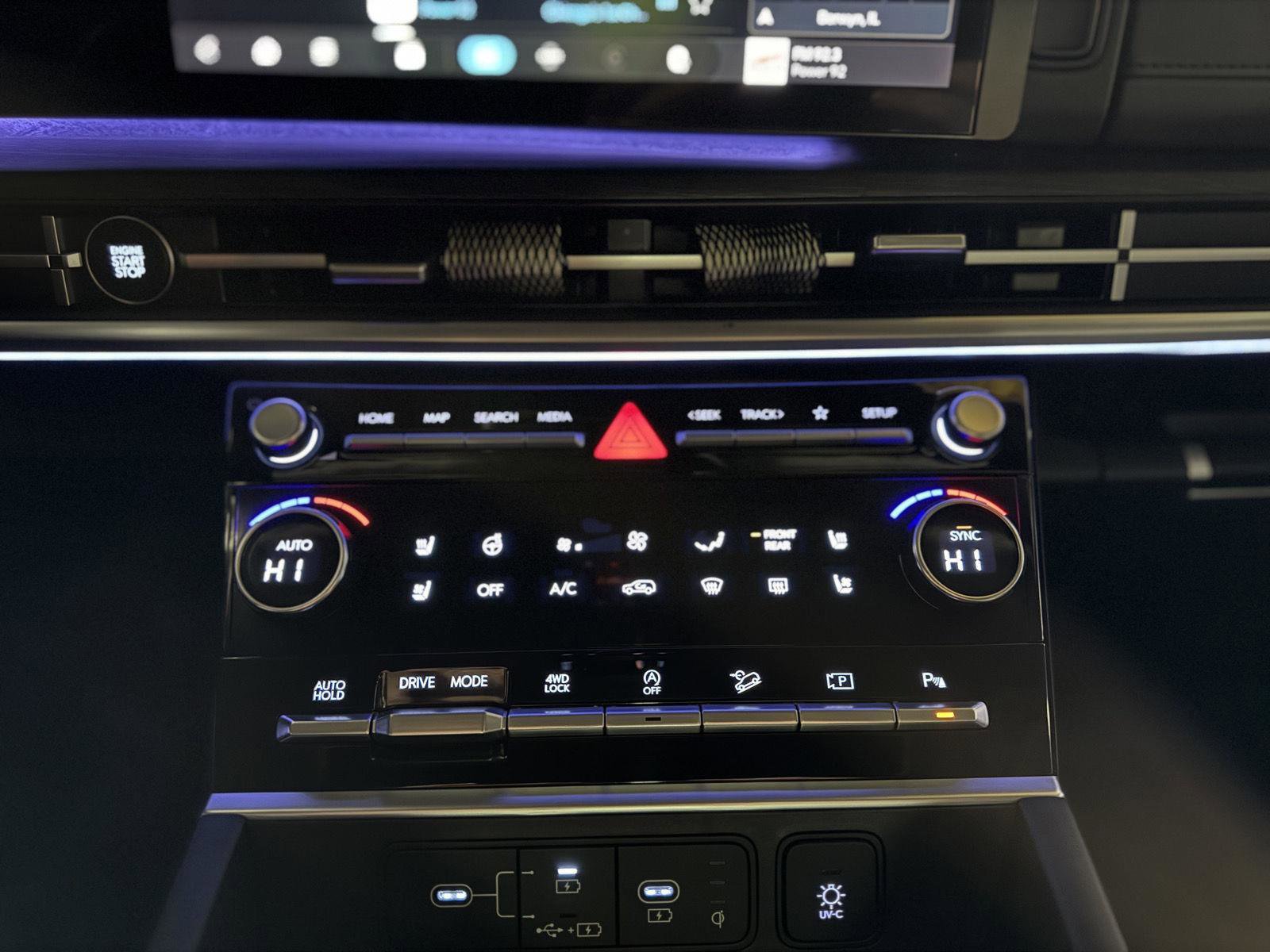 Used 2024 Hyundai Santa Fe Limited image 30