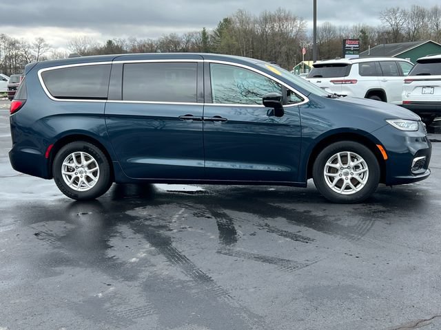Used 2024 Chrysler Pacifica Touring-L FWD image 47