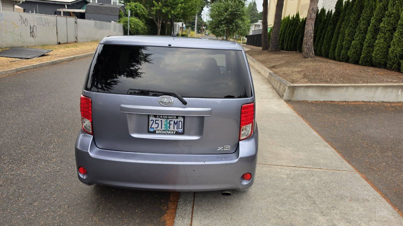 Used 2012 Scion xB FWD image 6