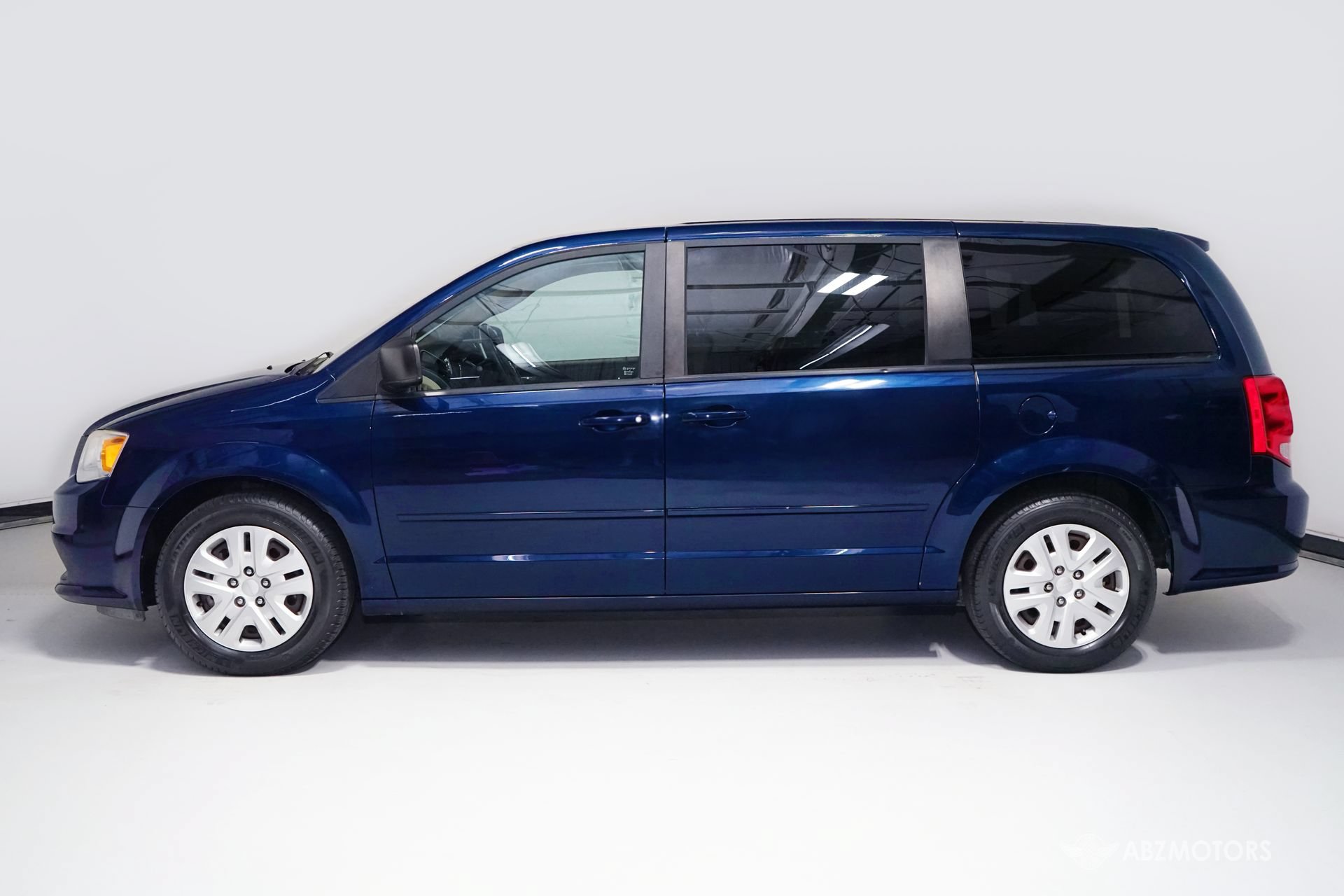 Used 2016 Dodge Grand Caravan SE w/ Quick Order Package 29E SE FWD image 4