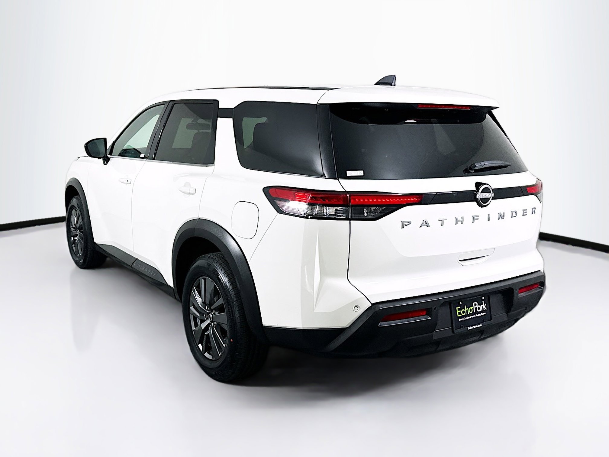 Used 2025 Nissan Pathfinder S image 5