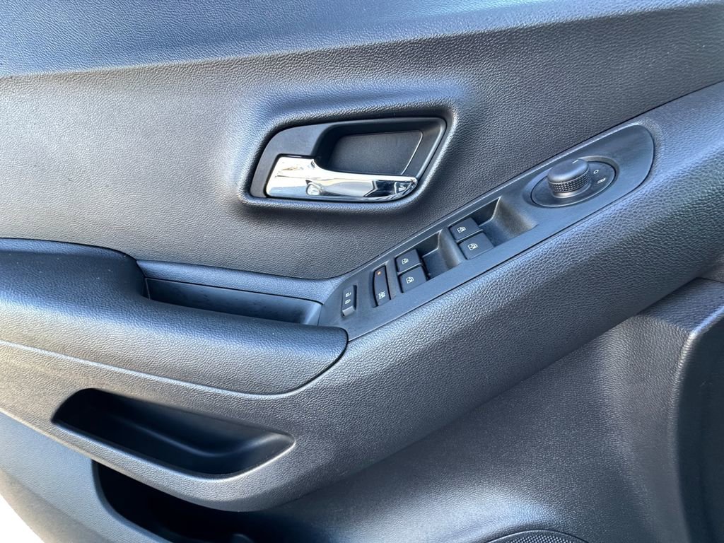 Used 2020 Chevrolet Trax LS w/ Tint and Cruise Package image 11