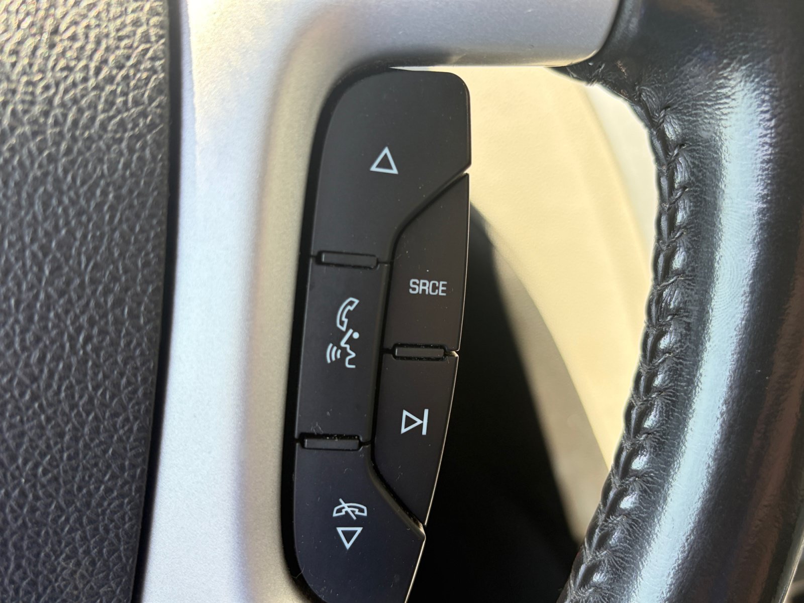 Used 2012 Chevrolet Traverse LTZ AWD/4WD image 18