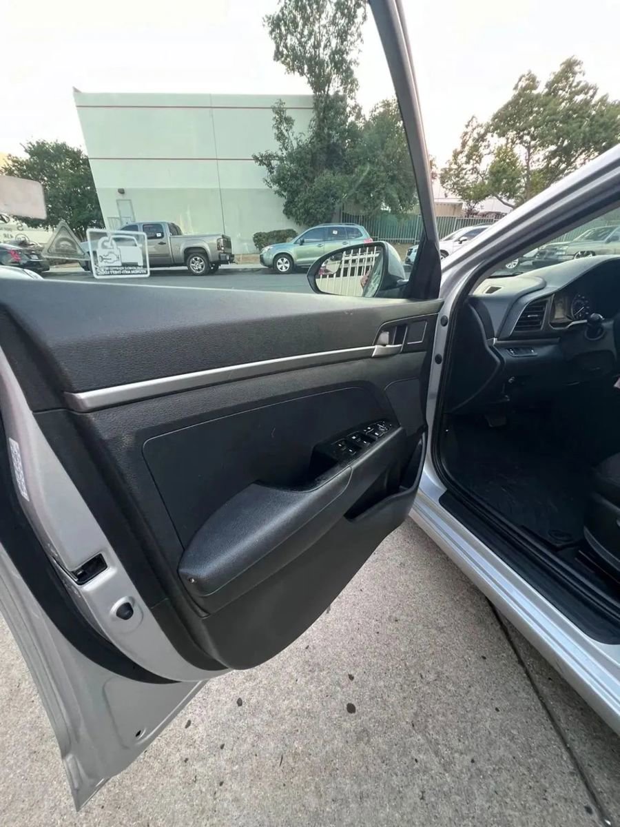 Used 2019 Hyundai Elantra SE w/ Cargo Package image 12