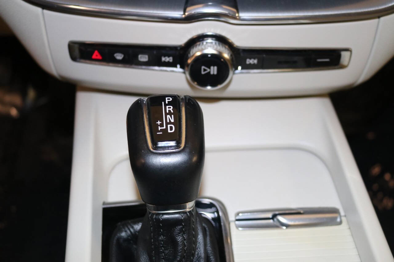 Used 2019 Volvo XC60 T5 Momentum w/ Premium Package AWD/4WD image 34