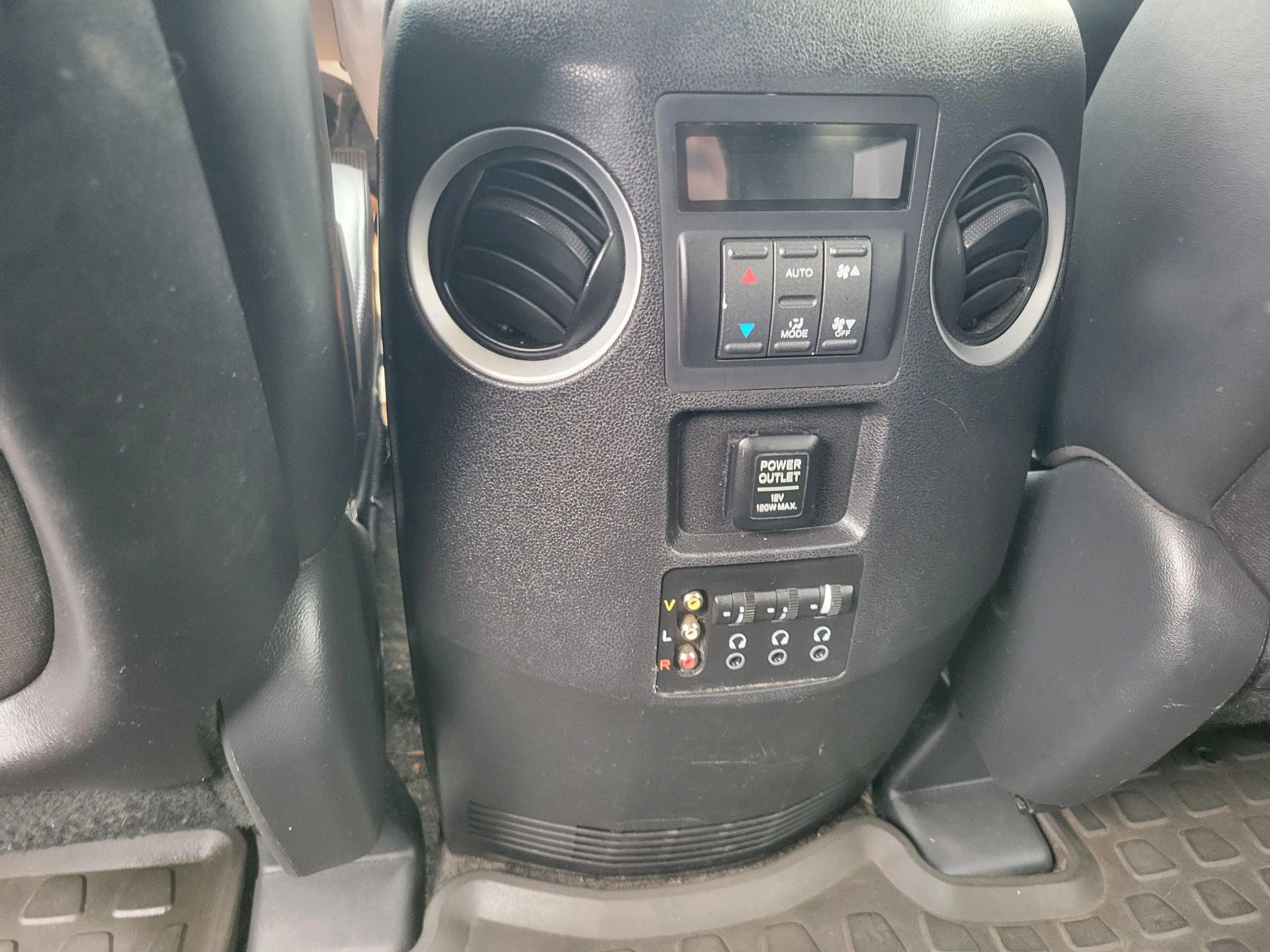 Used 2010 Honda Pilot Touring image 7