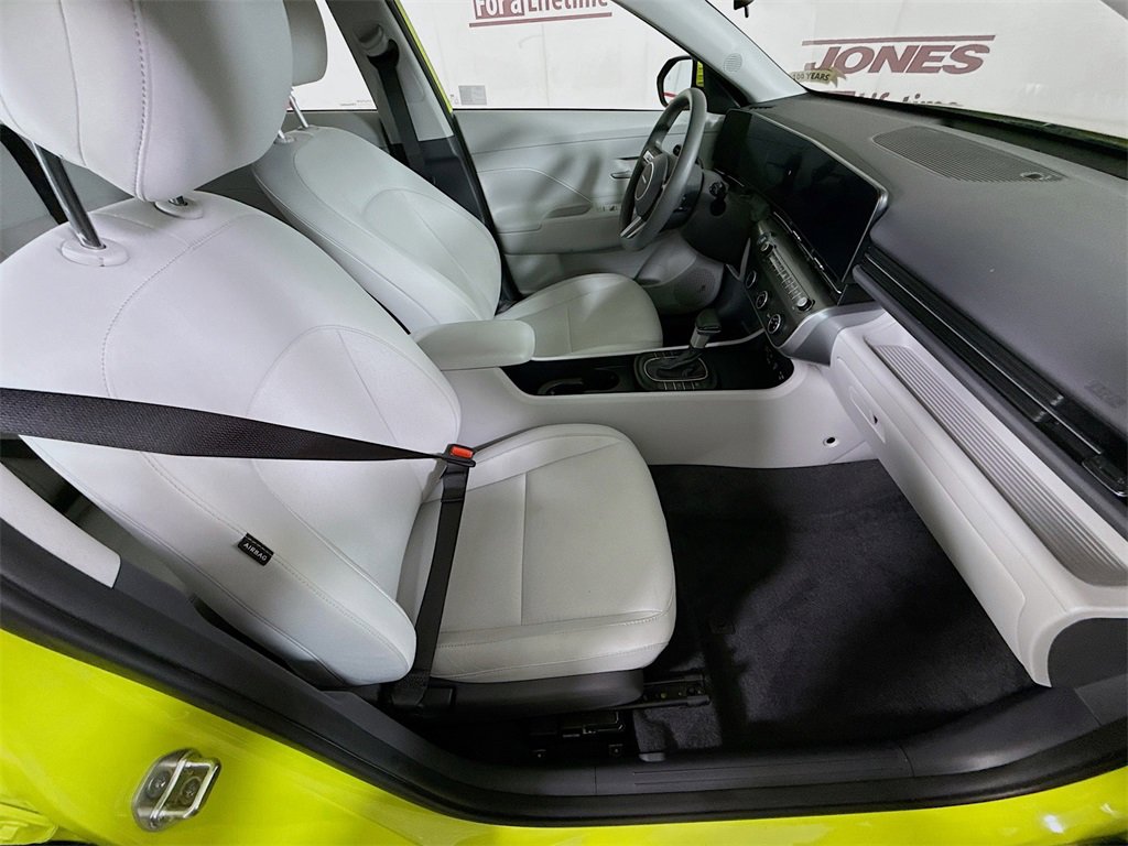 Certified 2025 Hyundai Kona SE image 29