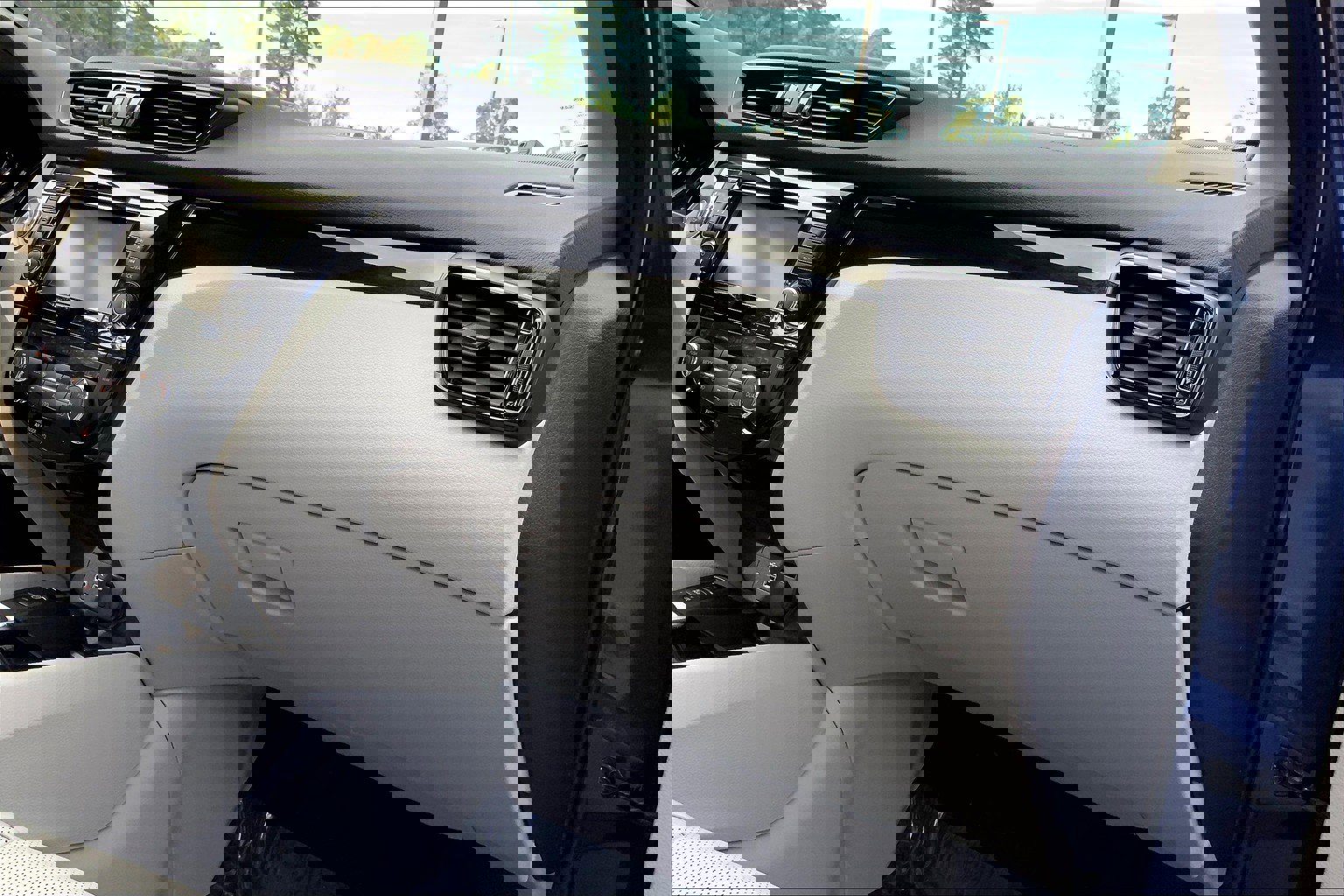 Used 2021 Nissan Rogue Sport SL w/ Premium Package image 18