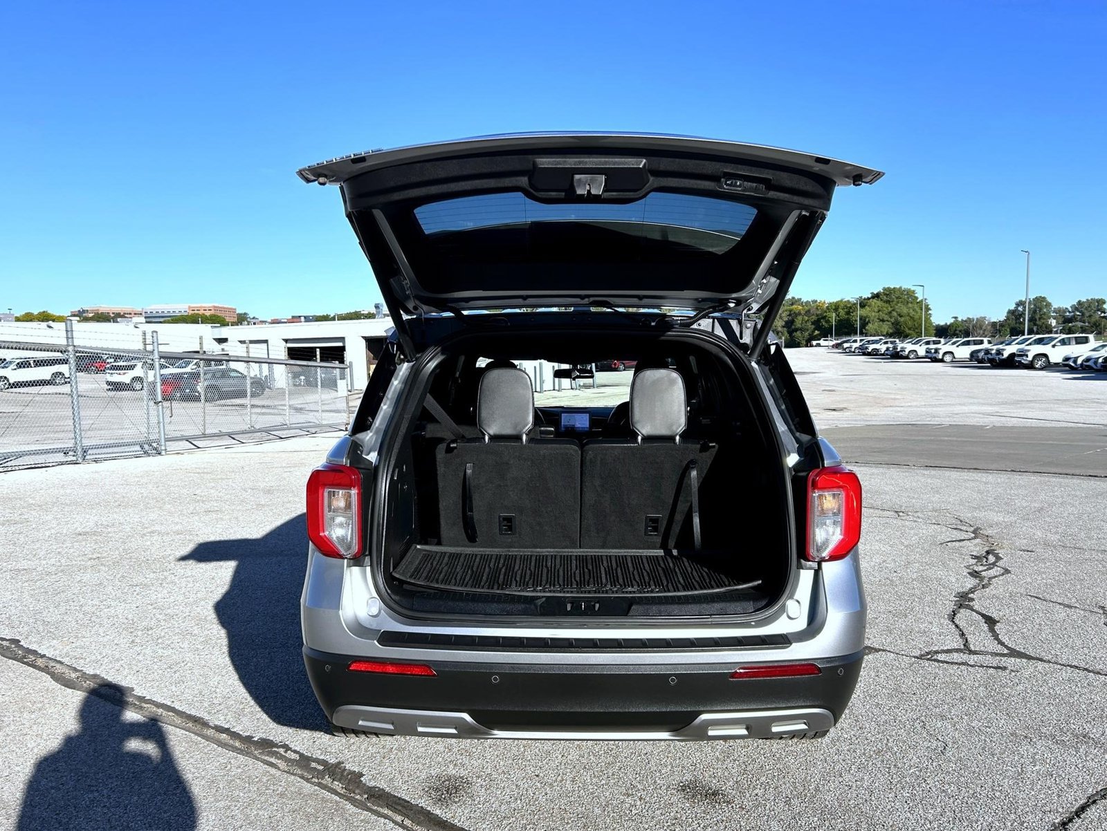 Used 2020 Ford Explorer XLT w/ Equipment Group 202A AWD/4WD image 23
