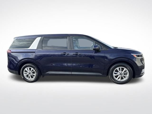 Used 2023 Kia Carnival LX image 7