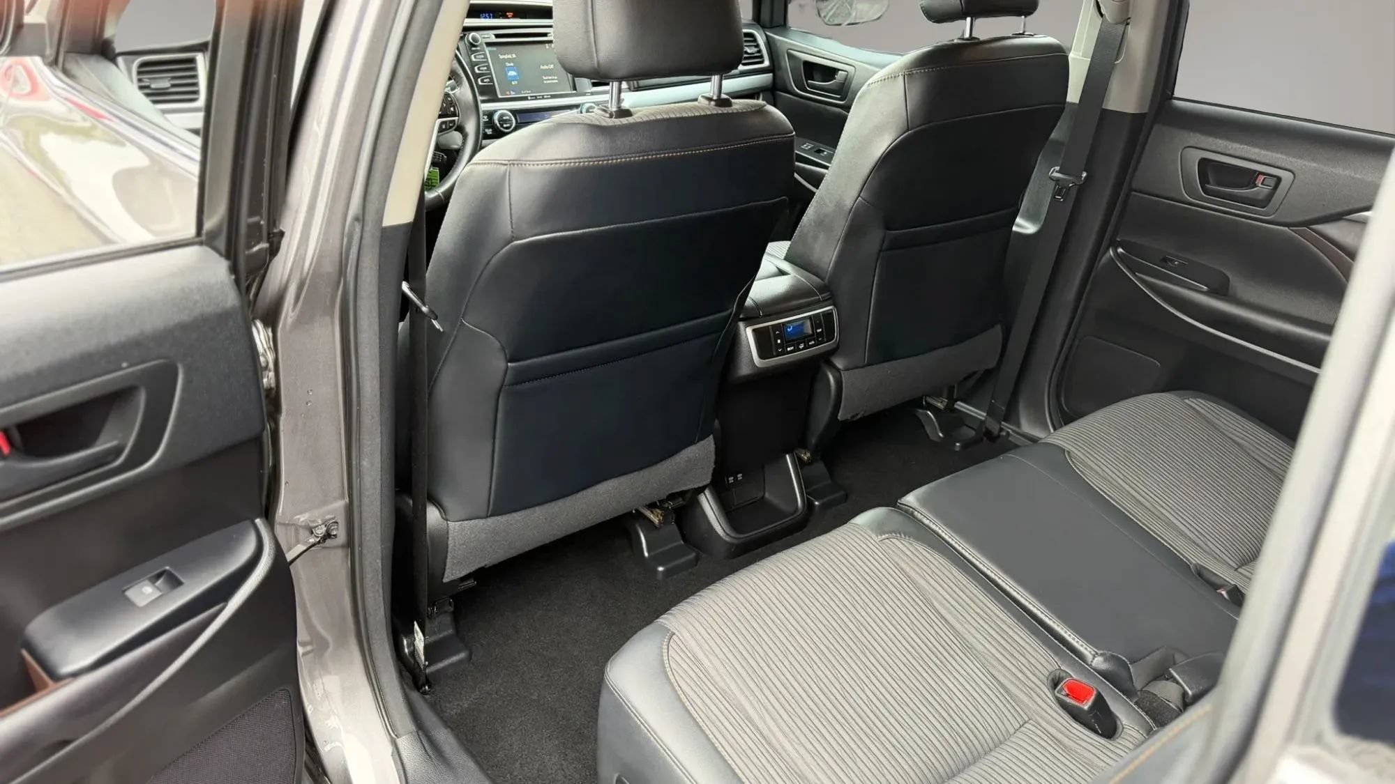 Used 2017 Toyota Highlander Plus AWD/4WD image 16