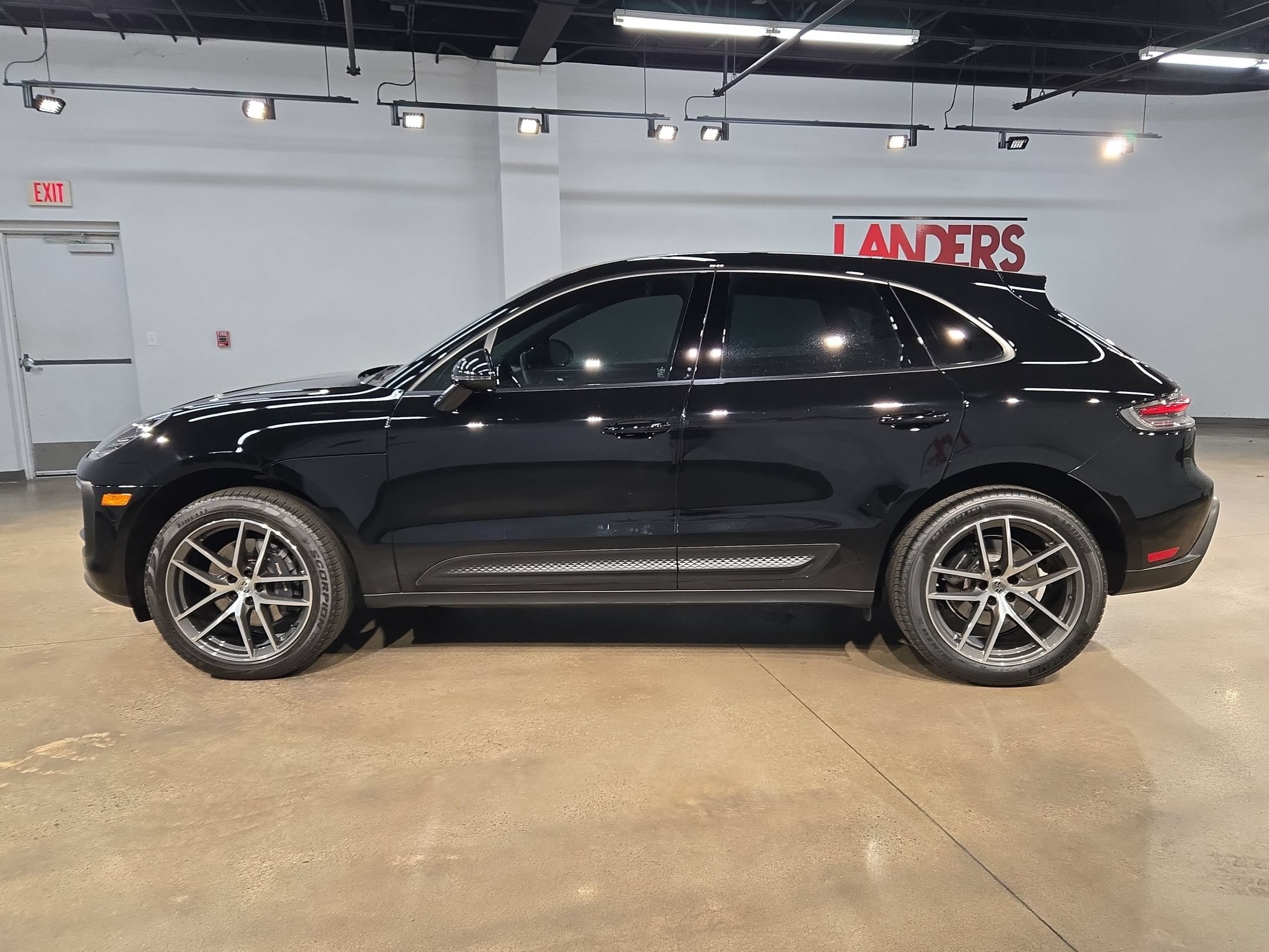 Used 2024 Porsche Macan AWD/4WD image 4