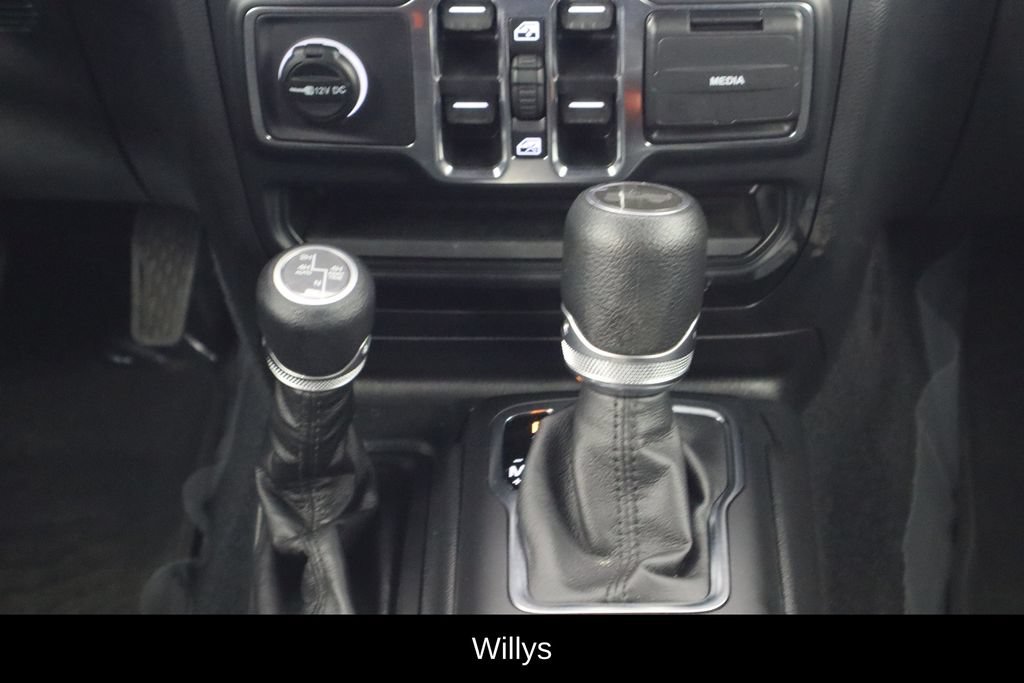 Used 2023 Jeep Wrangler Unlimited w/ Sun & Screen Package AWD/4WD image 27
