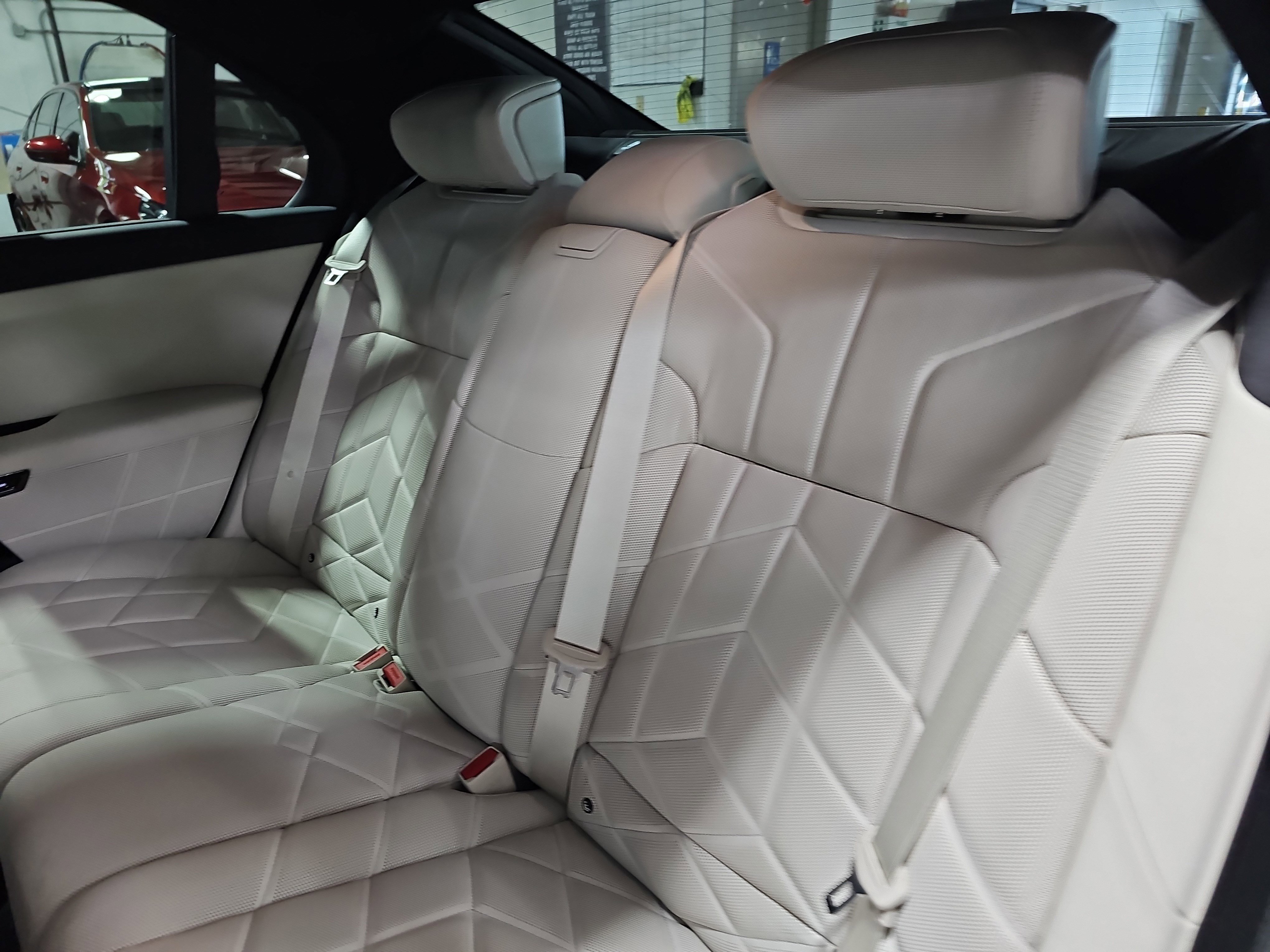 Certified 2025 BMW 760i xDrive w/ Executive Package AWD/4WD image 16