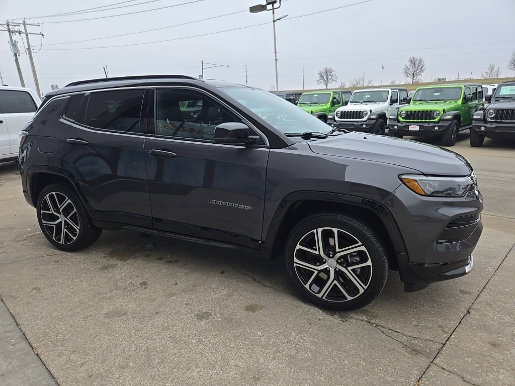Used 2024 Jeep Compass Limited w/ Elite Group image 12