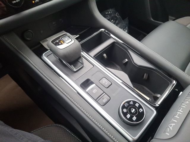 New 2025 Nissan Pathfinder SL w/ Black Appearance Package image 24