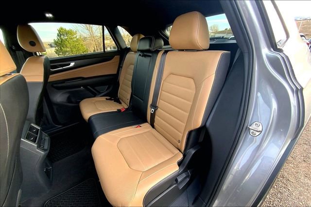 Used 2024 Volkswagen Atlas Cross Sport SEL R-Line image 18