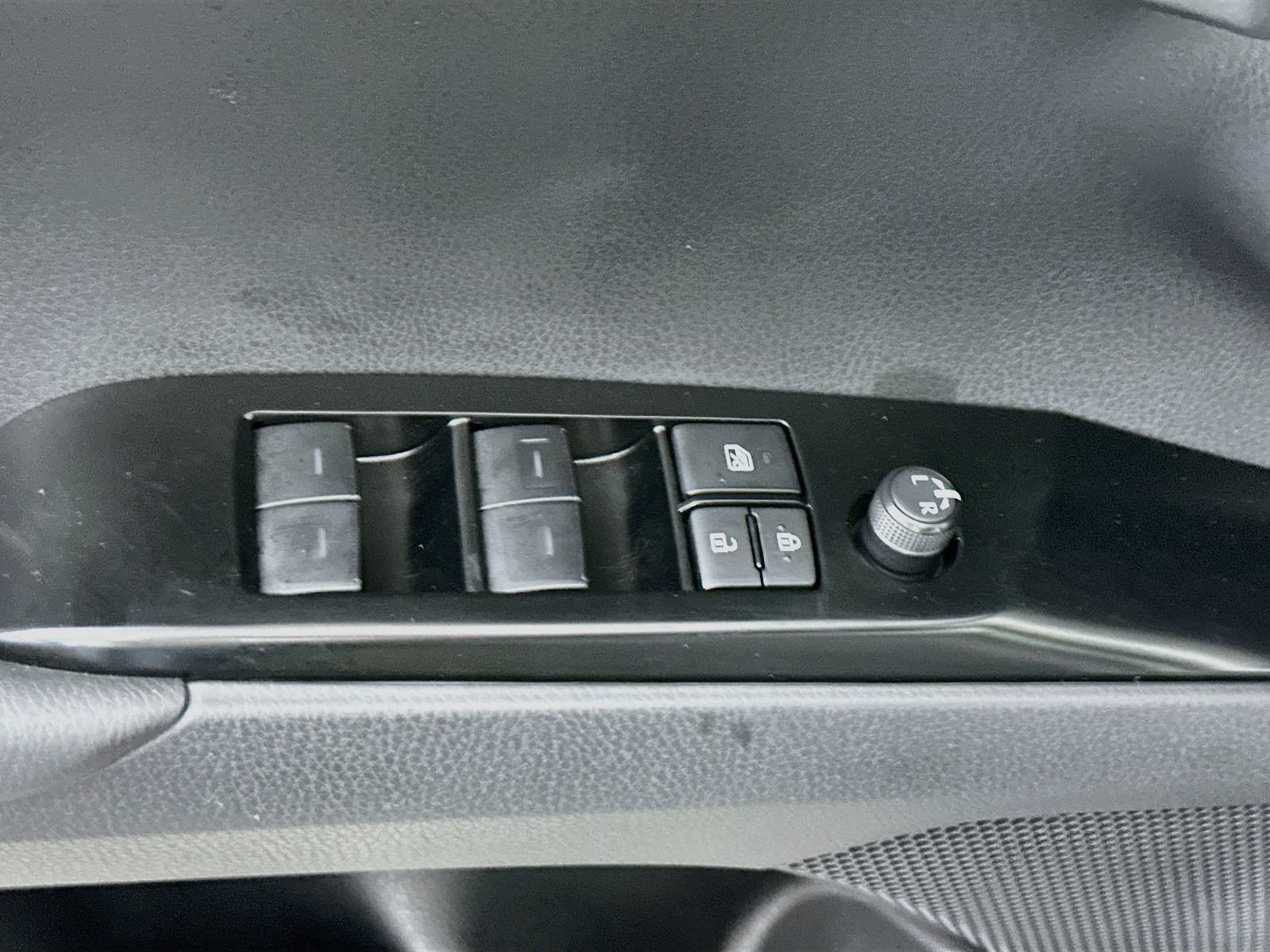 Used 2025 Toyota Camry SE FWD image 18