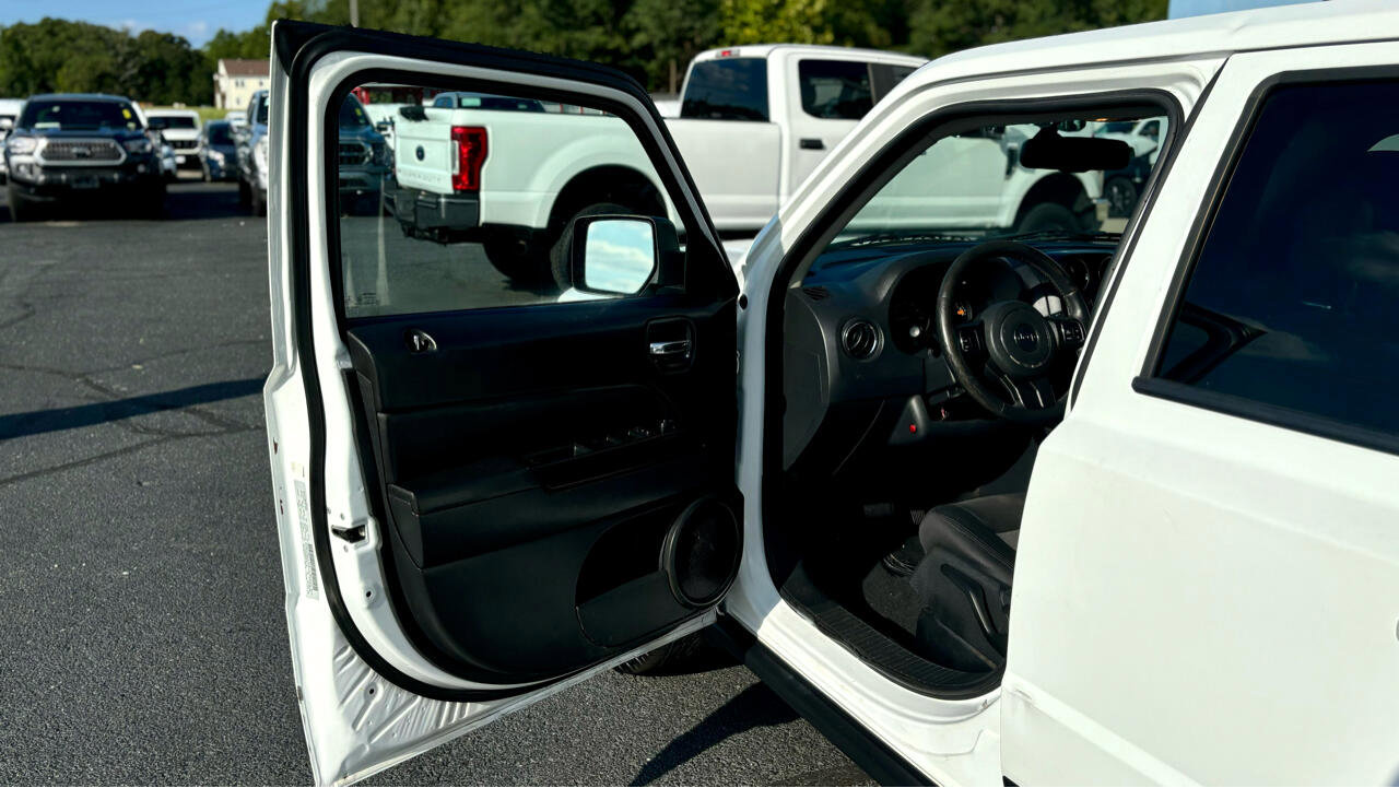 Used 2015 Jeep Patriot Latitude image 15