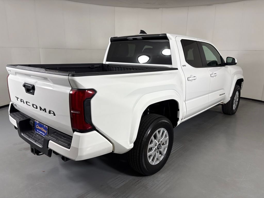 Used 2025 Toyota Tacoma SR5 AWD/4WD image 8