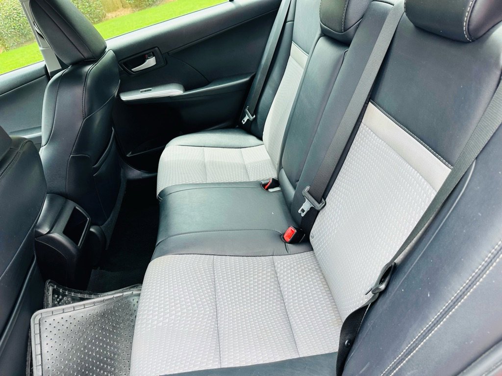 Used 2014 Toyota Camry SE image 11