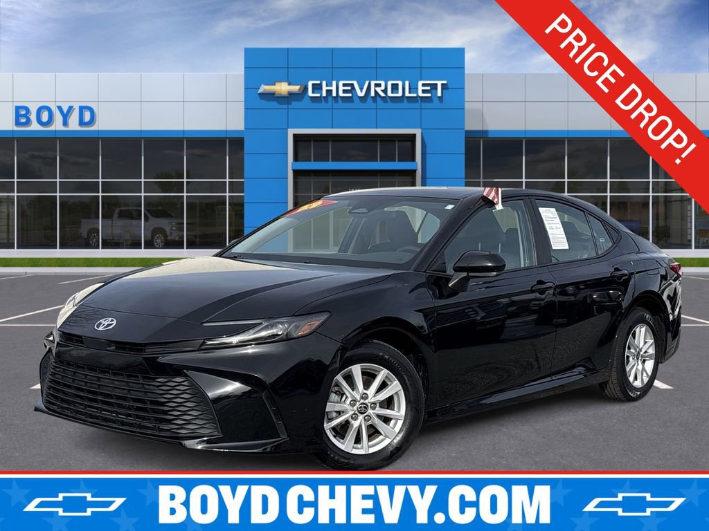 Used 2025 Toyota Camry LE image 1