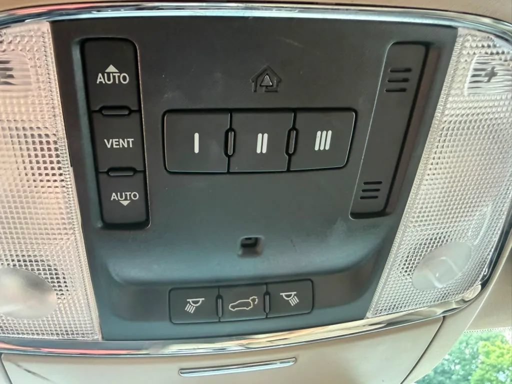 Used 2015 Jeep Grand Cherokee Limited AWD/4WD image 14