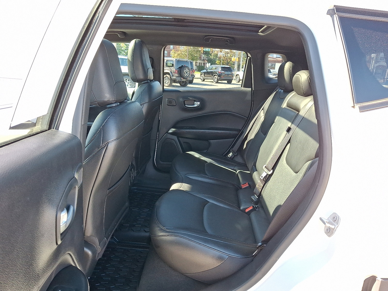 Used 2021 Jeep Compass Latitude w/ Sun and Sound Group image 11