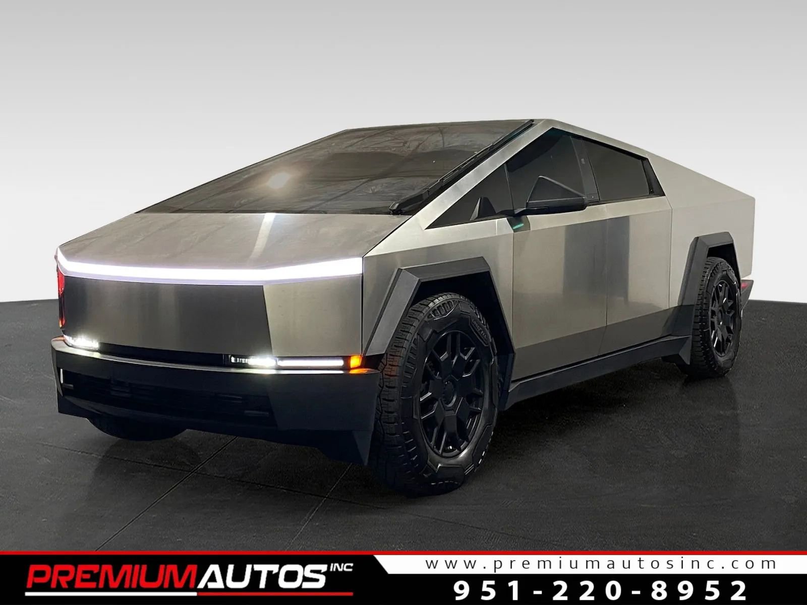 Used 2024 Tesla Cybertruck AWD Crew Cab image 1