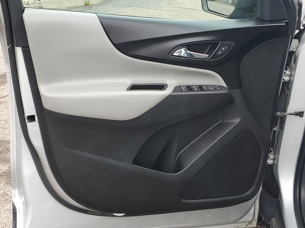 Used 2020 Chevrolet Equinox LS w/ LS Convenience Package FWD image 8