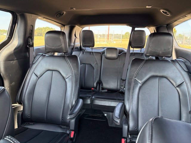 Used 2025 Chrysler Pacifica Select FWD image 15