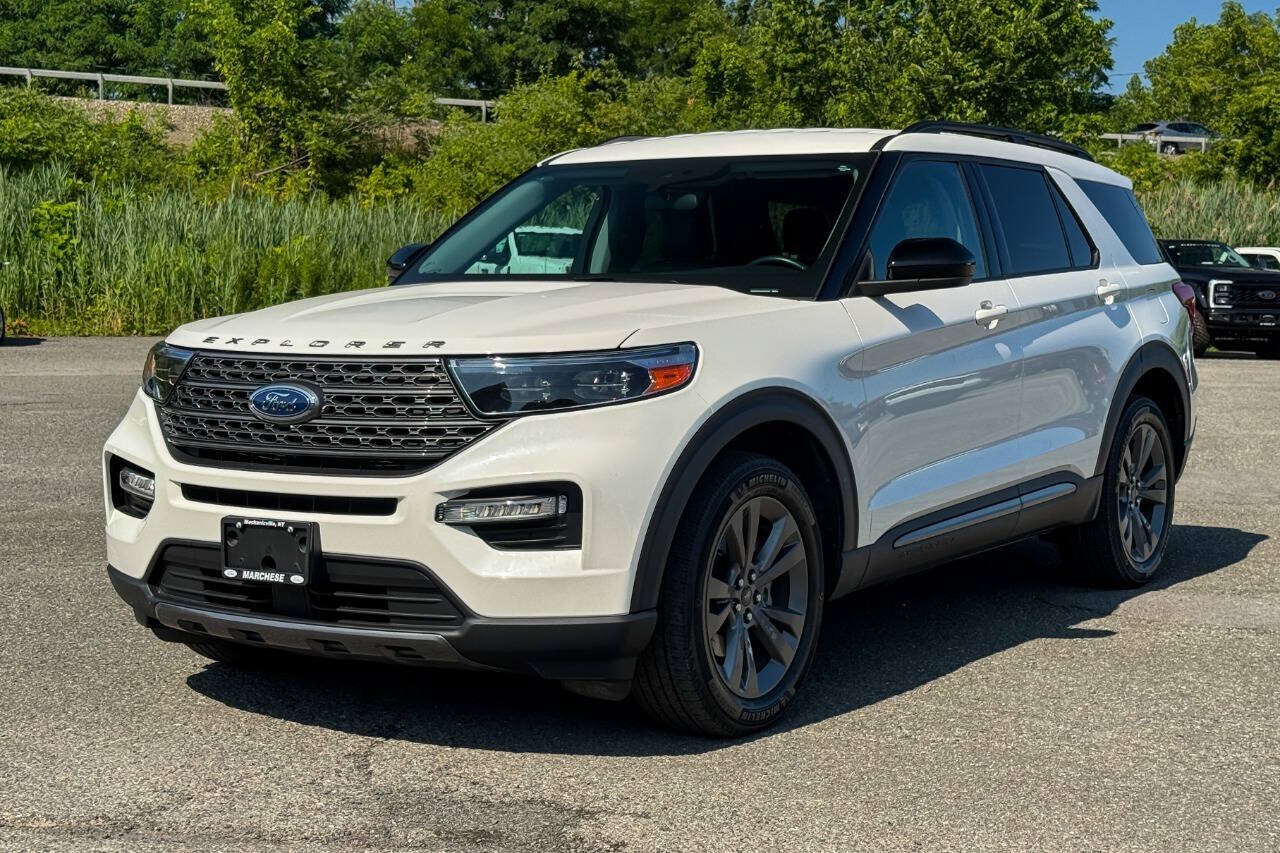 Used 2023 Ford Explorer XLT w/ Equipment Group 202A AWD/4WD image 7