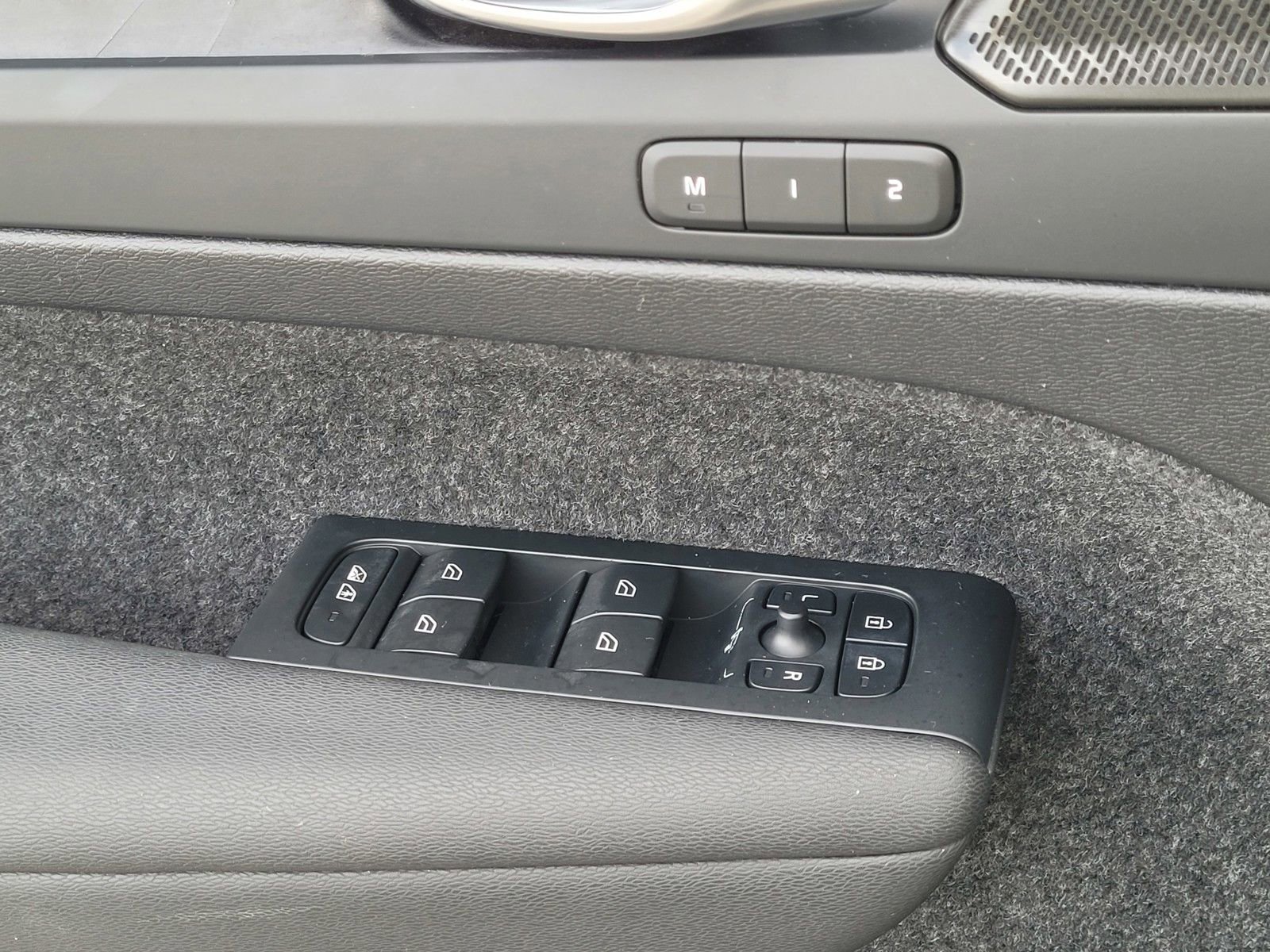 Certified 2023 Volvo XC40 Recharge Ultimate image 16