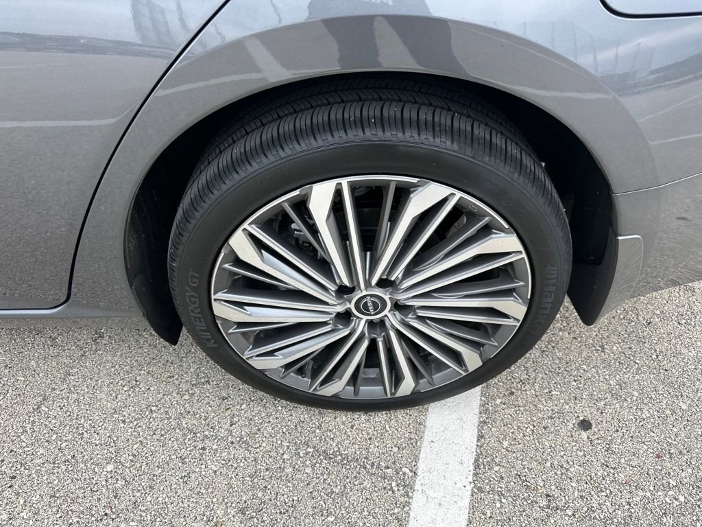 New 2025 Nissan Altima 2.5 SL AWD/4WD image 36