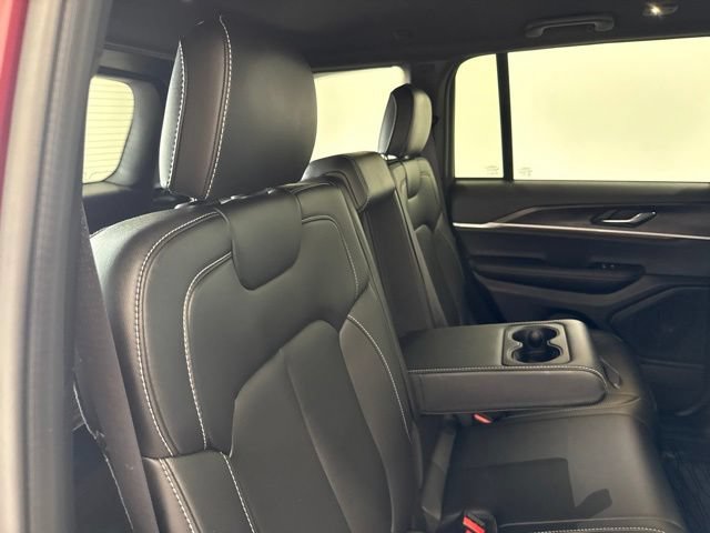Used 2025 Jeep Grand Cherokee Limited AWD/4WD image 11