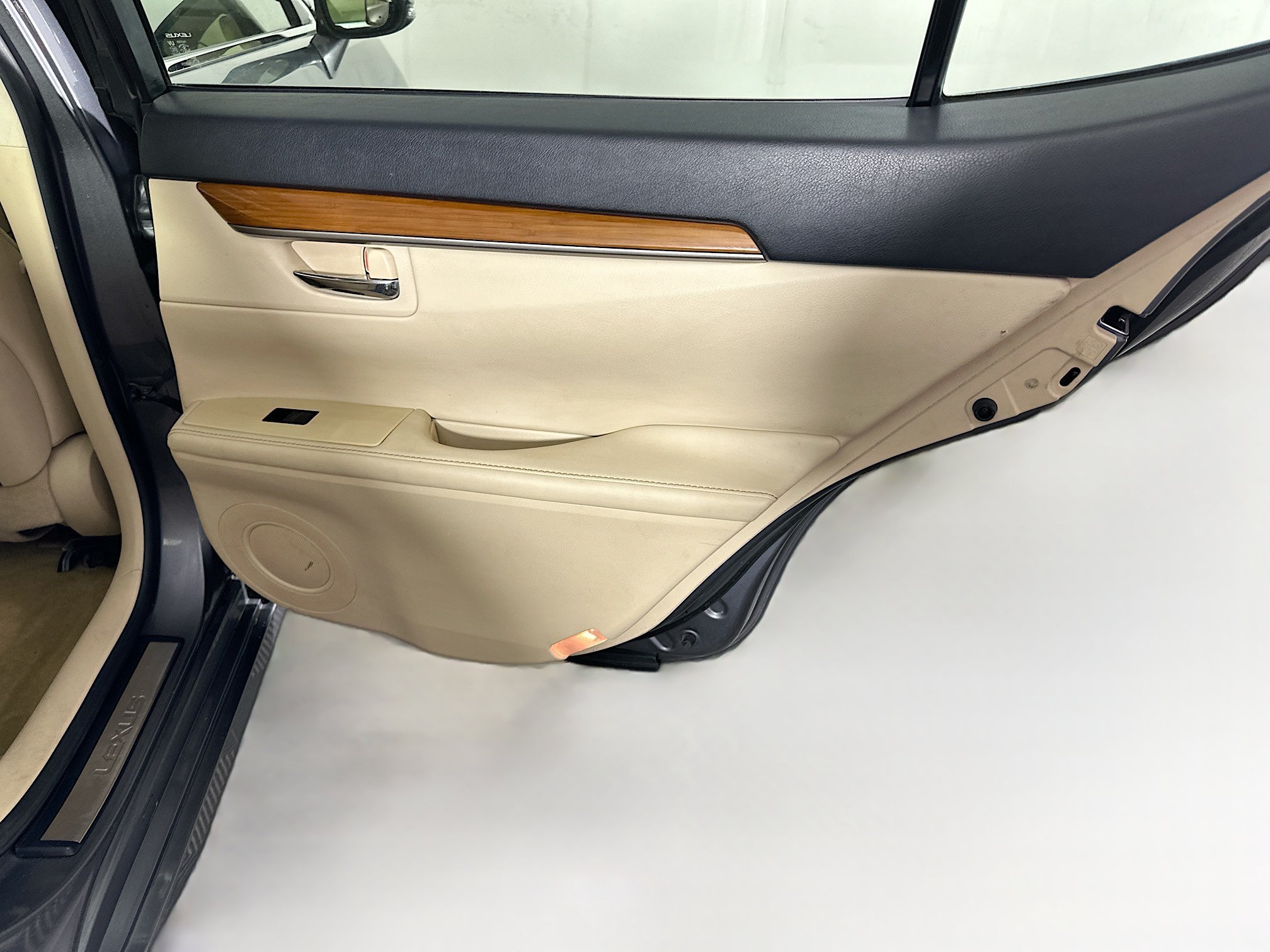 Used 2013 Lexus ES 300h w/ Premium Pkg FWD image 29