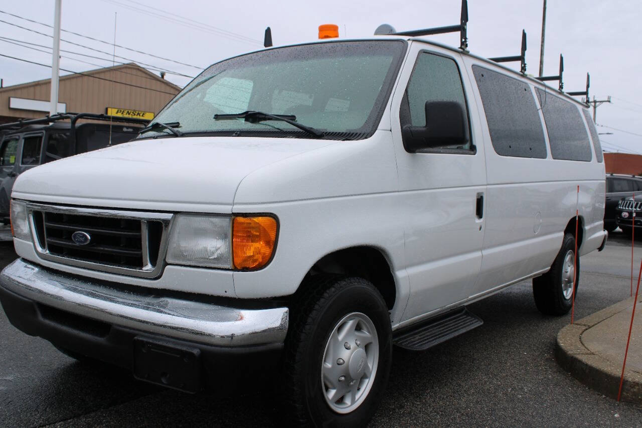 Used 2003 Ford E-350 and Econoline 350 XL RWD image 3