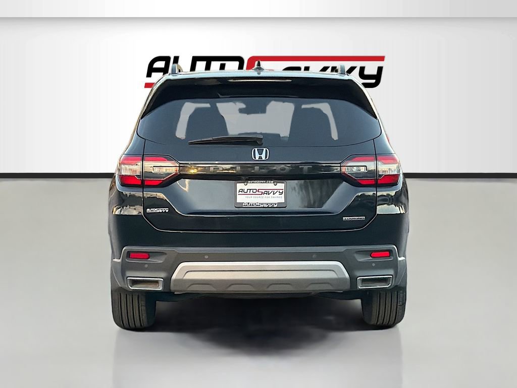 Used 2025 Honda Pilot Touring image 6