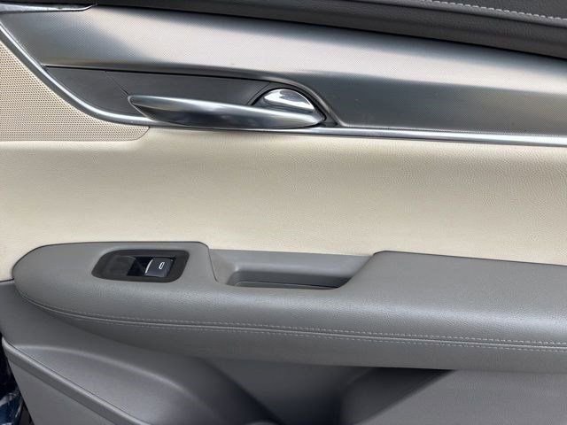 Used 2017 Cadillac XT5 Luxury w/ Driver Awareness Package image 38