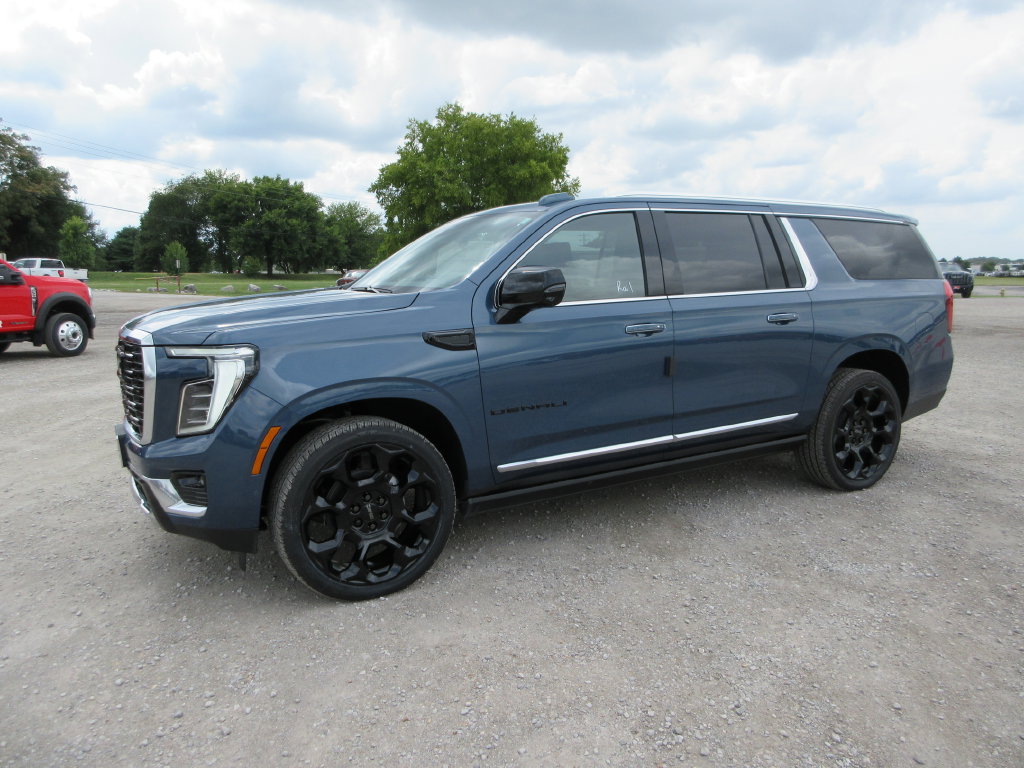 New 2026 GMC Yukon XL Denali w/ Denali Reserve Package AWD/4WD image 9
